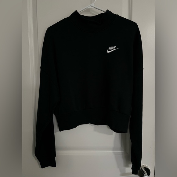 *NWT* NIKE WOMEN’S BLACK LOGO CREWNECK OVERSIZED FIT - MEDIUM - Picture 1 of 5